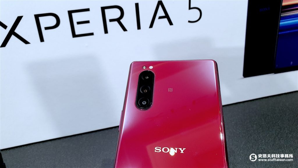 sony mobile最新旗舰xperia 5……人眼追踪对焦 每秒10连拍
