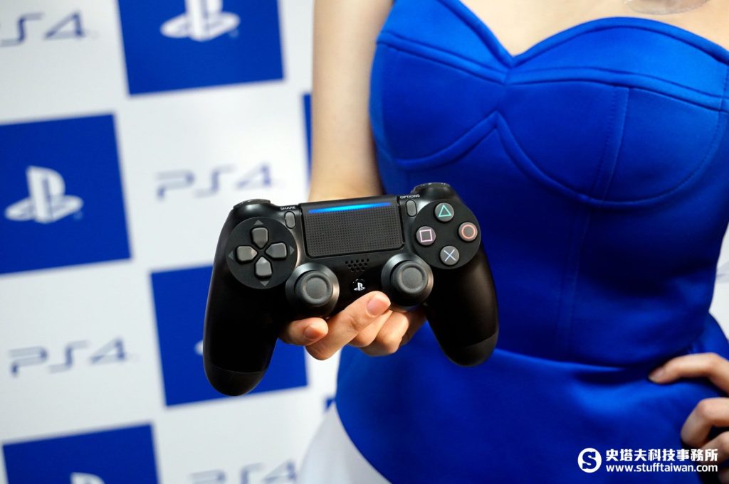 新款DUALSHOCK 4控制器