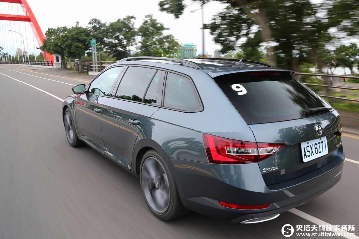 Skoda Superb 2.0 TSI SportLine Combi試駕：早買享折扣