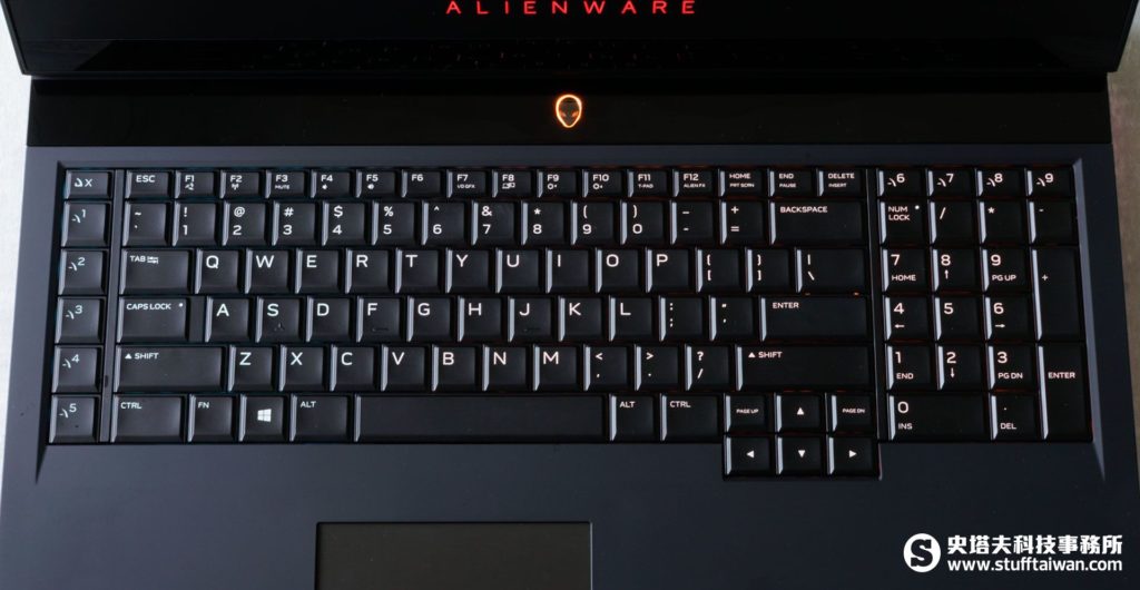 Alienware 17 R4鍵盤特寫