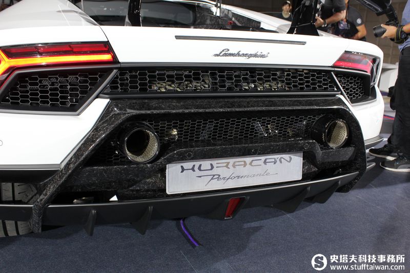 最速量產超跑！Lamborghini Huracán Performante馳行登台