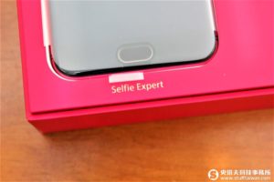 OPPO R11熱力紅開箱：跟這盛夏豔陽一起走跳