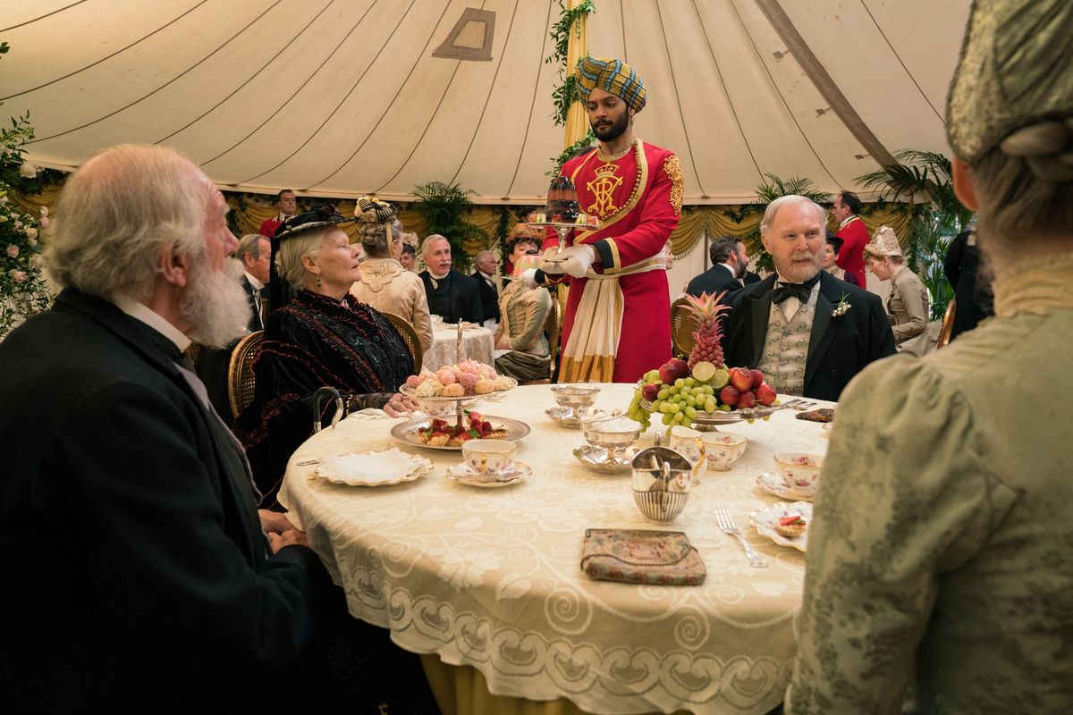 【女王與知己 Victoria and Abdul】一段最不可思議的友情？還是黃昏之戀？