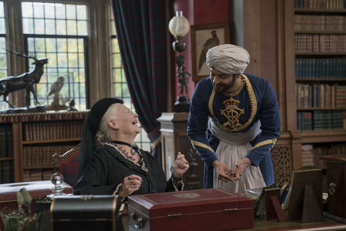 【女王與知己 Victoria and Abdul】一段最不可思議的友情？還是黃昏之戀？