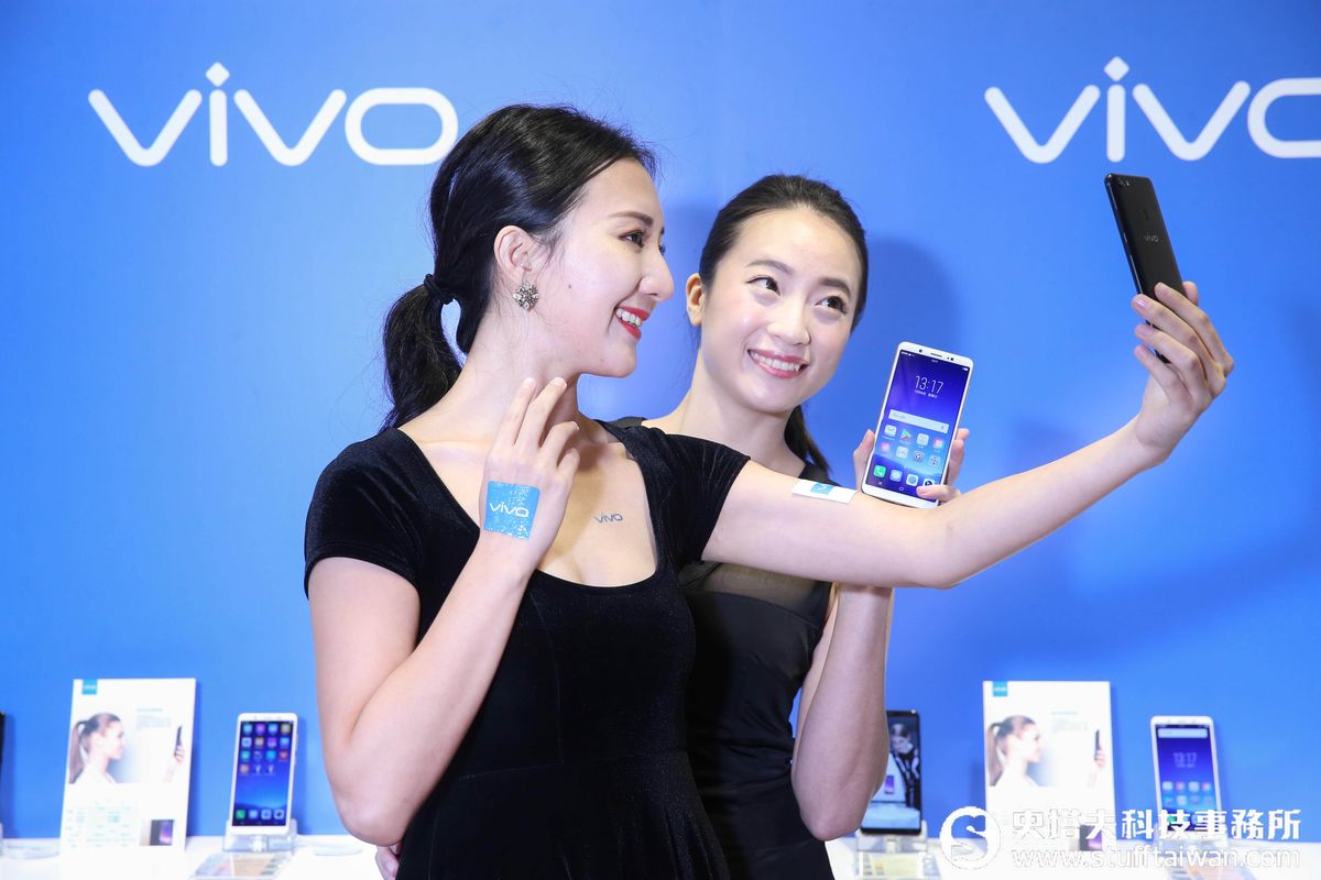 手機五虎捉對廝殺！vivo來台首波推出V7、V7+全面屏美顏機