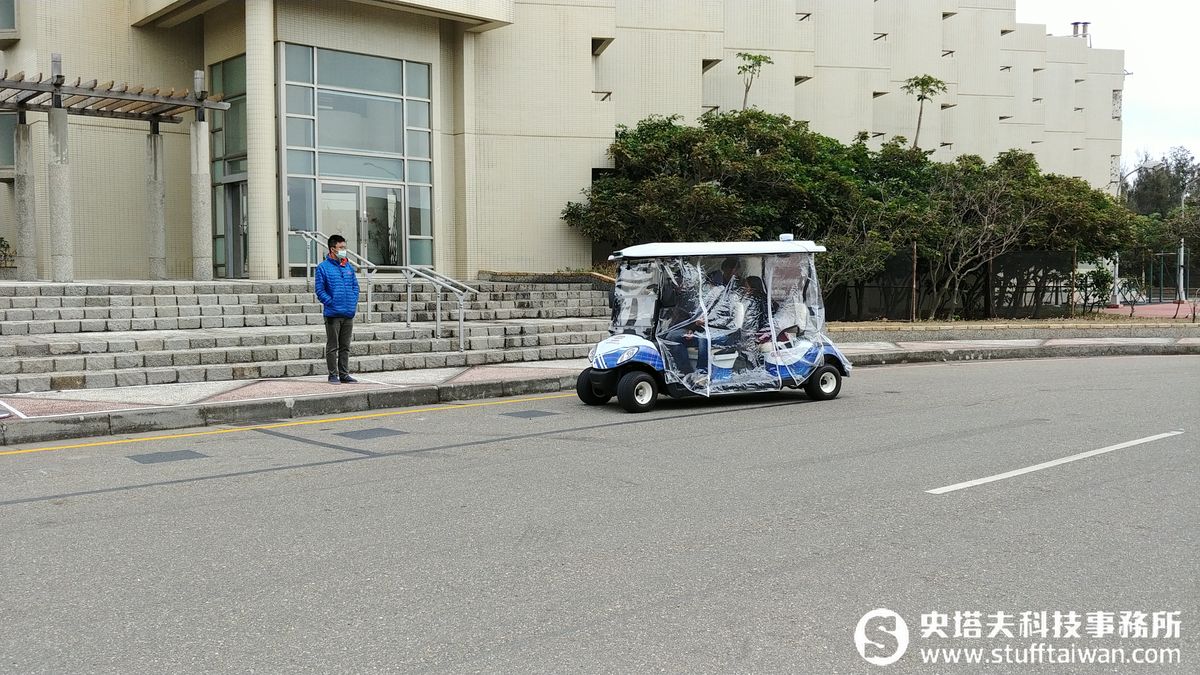 手機一按無人車自動載你到定點！ARTC展示自駕車雙模式