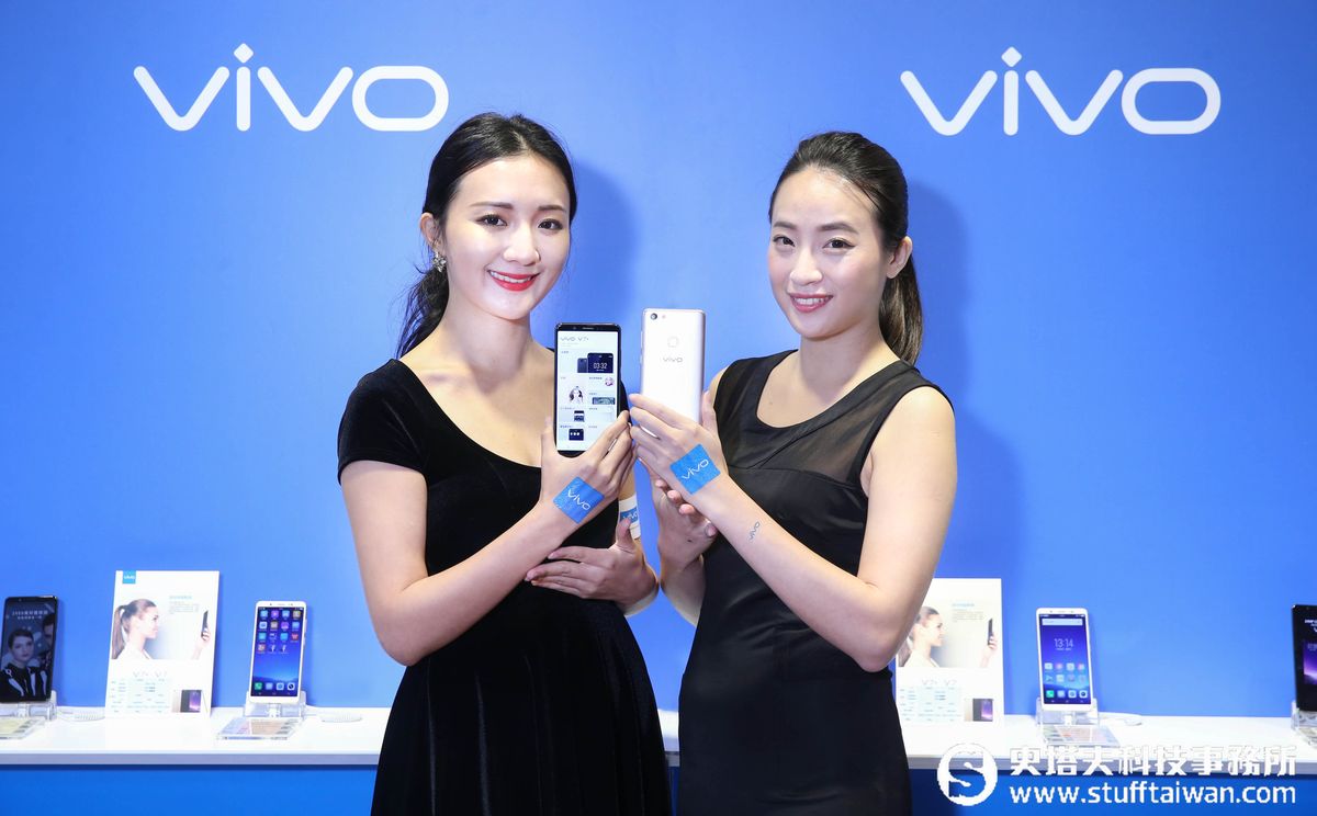 手機五虎捉對廝殺！vivo來台首波推出V7、V7+全面屏美顏機