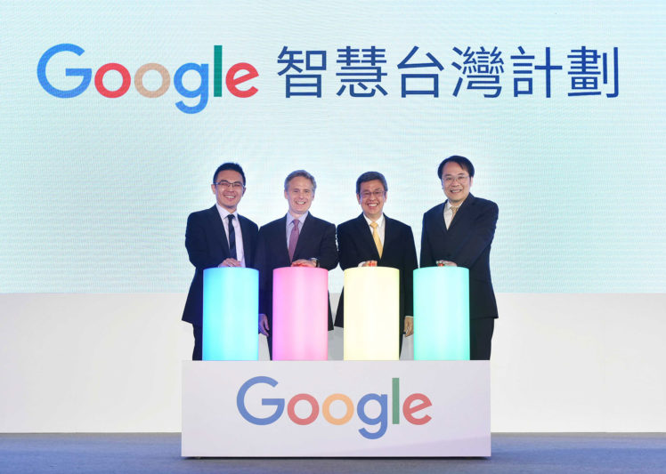 Google台灣總經理 陳俊廷、Google亞太區行銷副總裁 Simon Kahn、副總統 陳建仁與Google台灣董事總經理 簡立峰共同啟動「Google智慧台灣計劃」