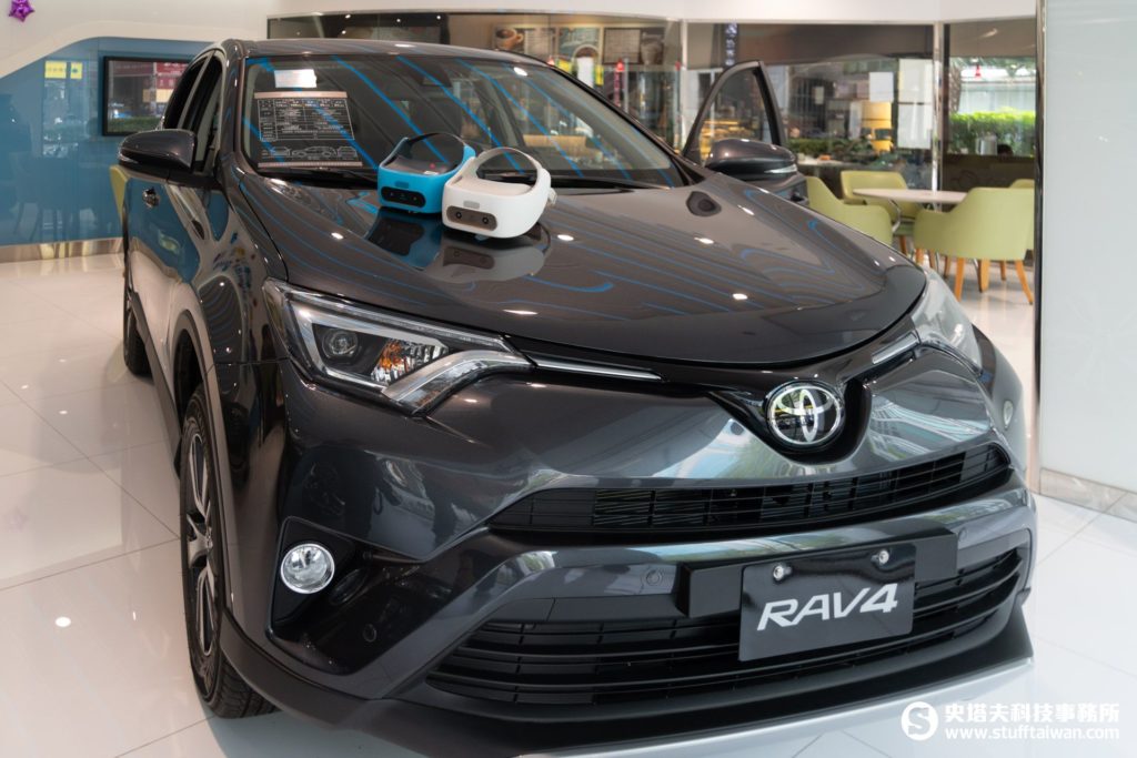 Toyota RAV4與VIVE Focus情境照