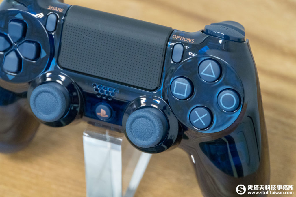 DUALSHOCK 4無線控制器細部