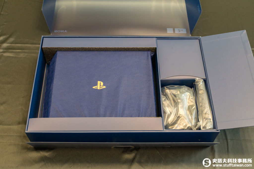 PlayStation 4 Pro 500 Million Limited Edition盒裝