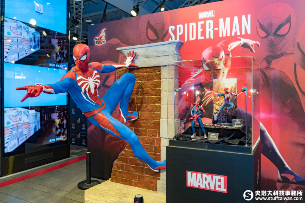 PS4《Marvel's Spider-Man》原尺寸蜘蛛人先進戰衣款（Advanced Suit） 雕塑級雕像