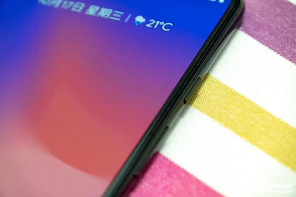 黑色Pixel 3 XL電源鍵特寫