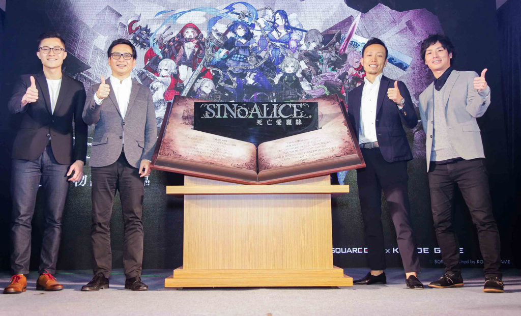 左起：小萌科技總監蔡涵宇、SQUARE ENIX《死亡愛麗絲》遊戲製作人 藤本善也、POKELABO代表取締役社長 前田悠太