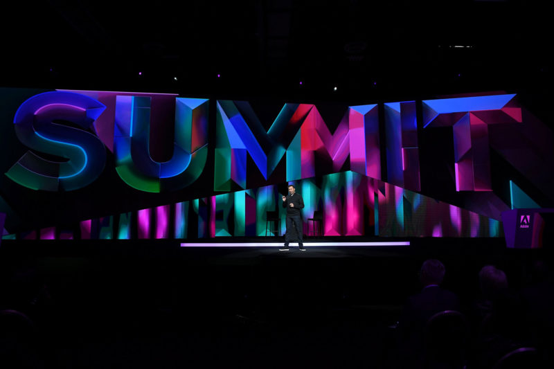 Adobe執行副總裁暨技術長Abhay Parasnis於Adobe Summit 2019大會上宣布全球開放使用Adobe Experience Platform