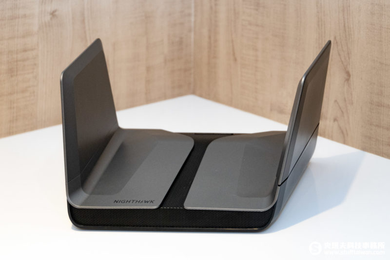 Netgear Nighthawk AX8路由器